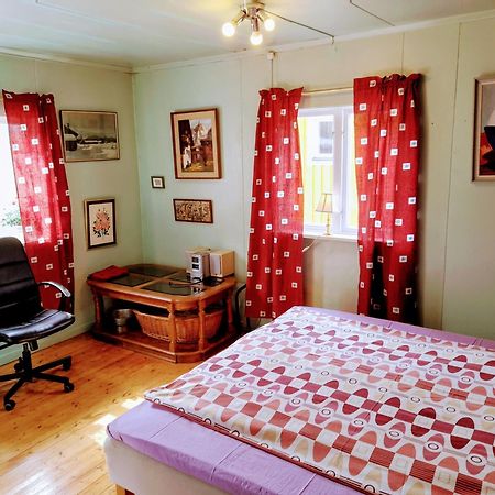 Summer Bedroom, Outside Toilet, Shower, Kitchen. 120 M From Sandbach. Bräcke Buitenkant foto