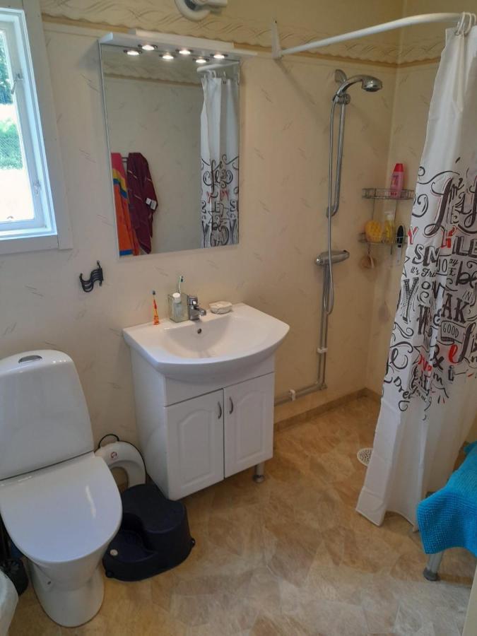 Summer Bedroom, Outside Toilet, Shower, Kitchen. 120 M From Sandbach. Bräcke Buitenkant foto