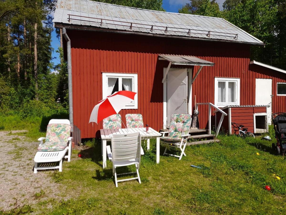 Summer Bedroom, Outside Toilet, Shower, Kitchen. 120 M From Sandbach. Bräcke Buitenkant foto