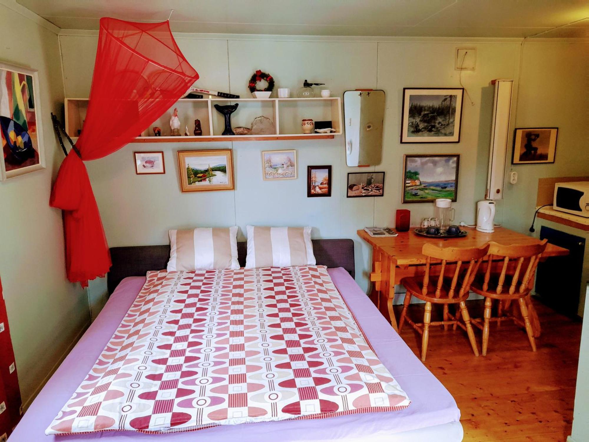 Summer Bedroom, Outside Toilet, Shower, Kitchen. 120 M From Sandbach. Bräcke Buitenkant foto